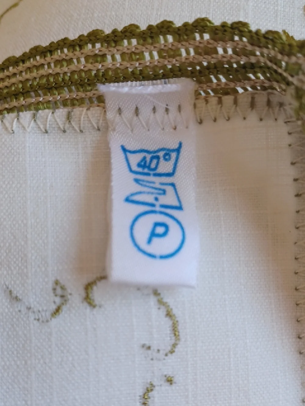 Vintage Scandinavian-style Embroidered Rose Floral Table Runner In Cream & Green